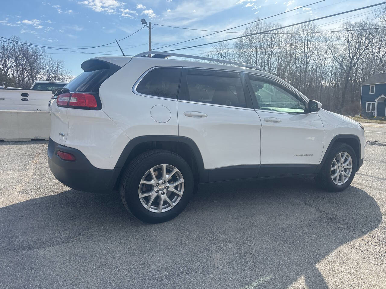 Used 2016 Jeep Cherokee Latitude w/ Cold Weather Group image 11