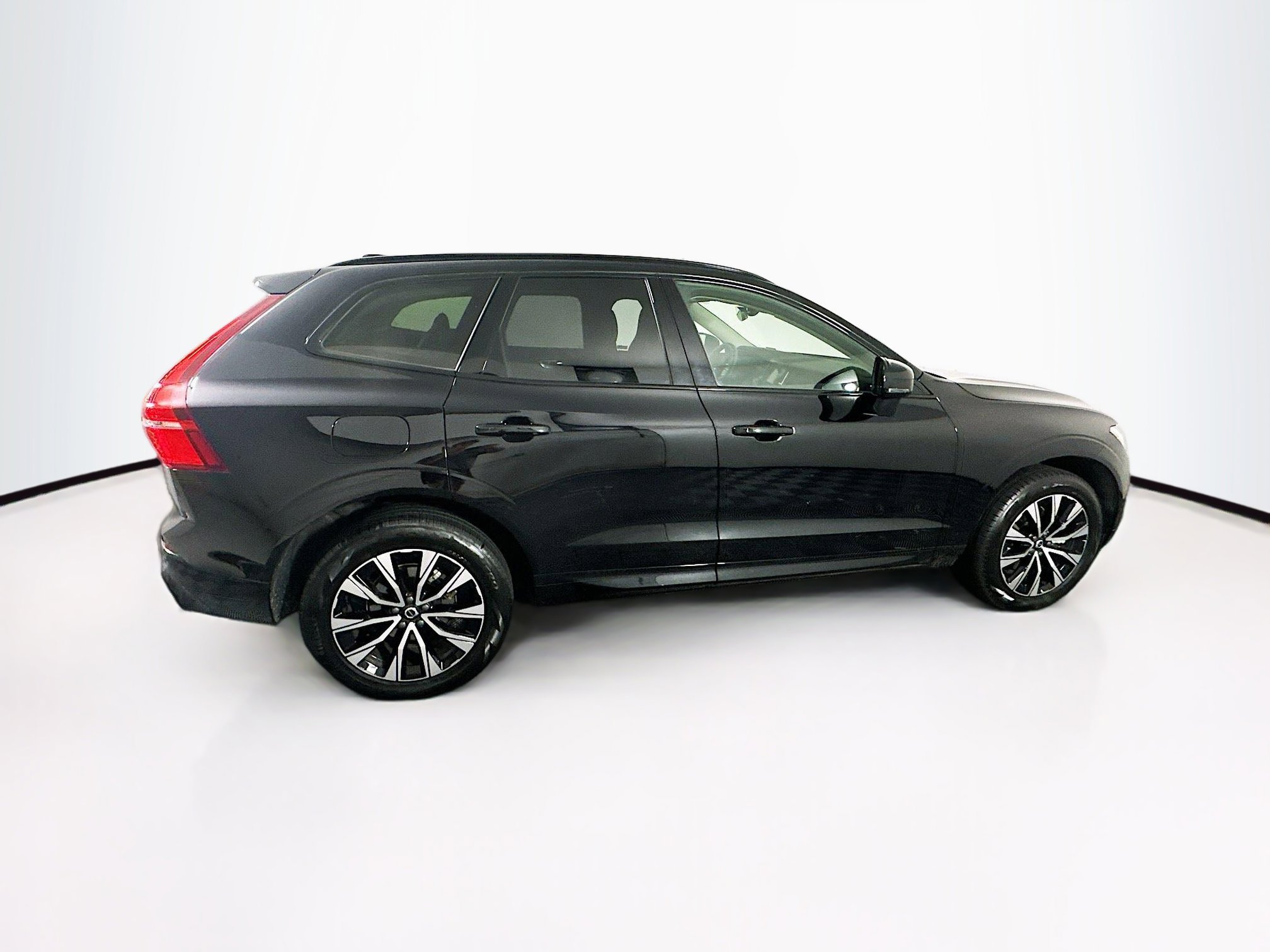 Used 2025 Volvo XC60 B5 Plus image 10