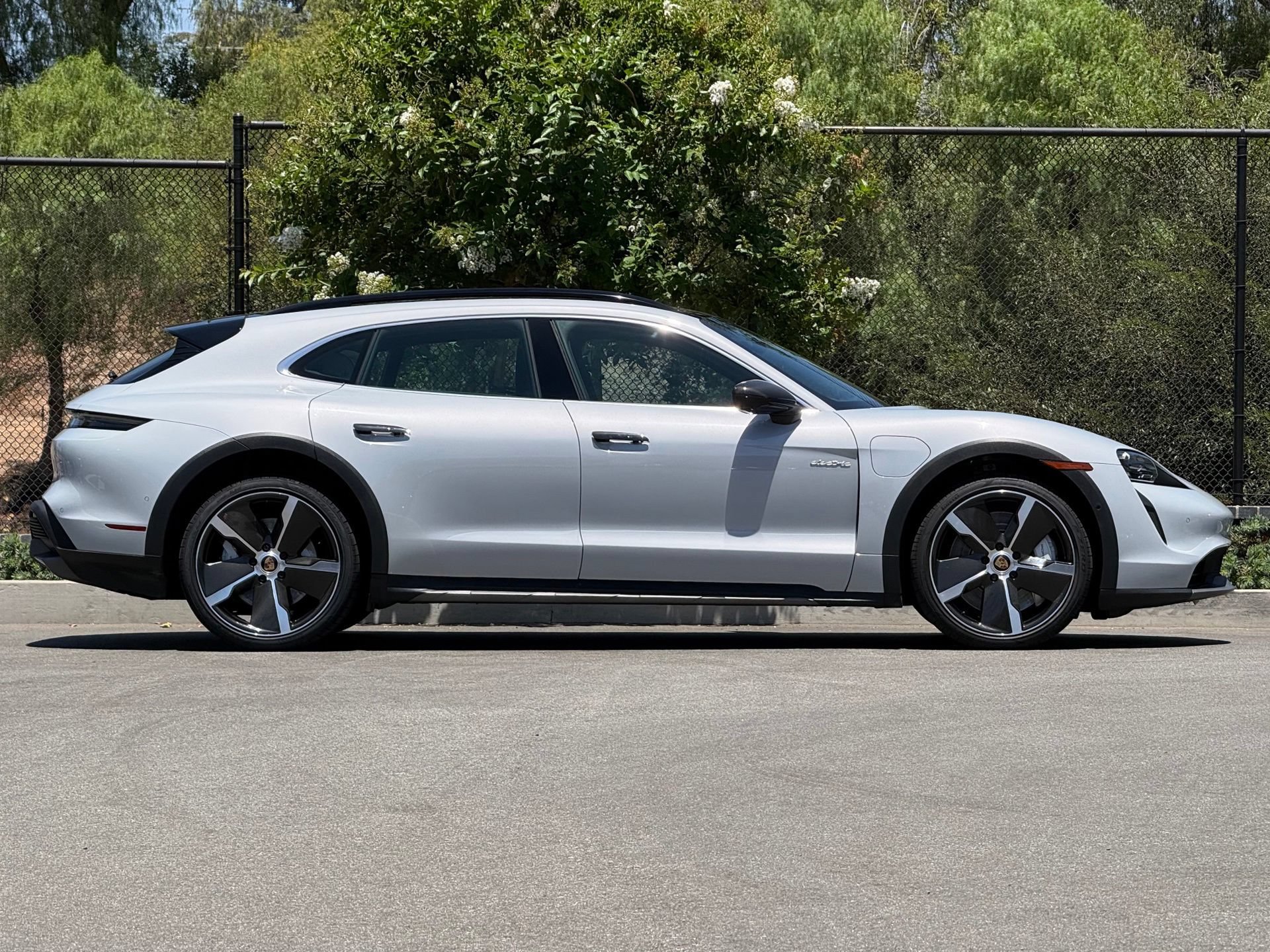 Certified 2023 Porsche Taycan Turbo AWD/4WD image 8