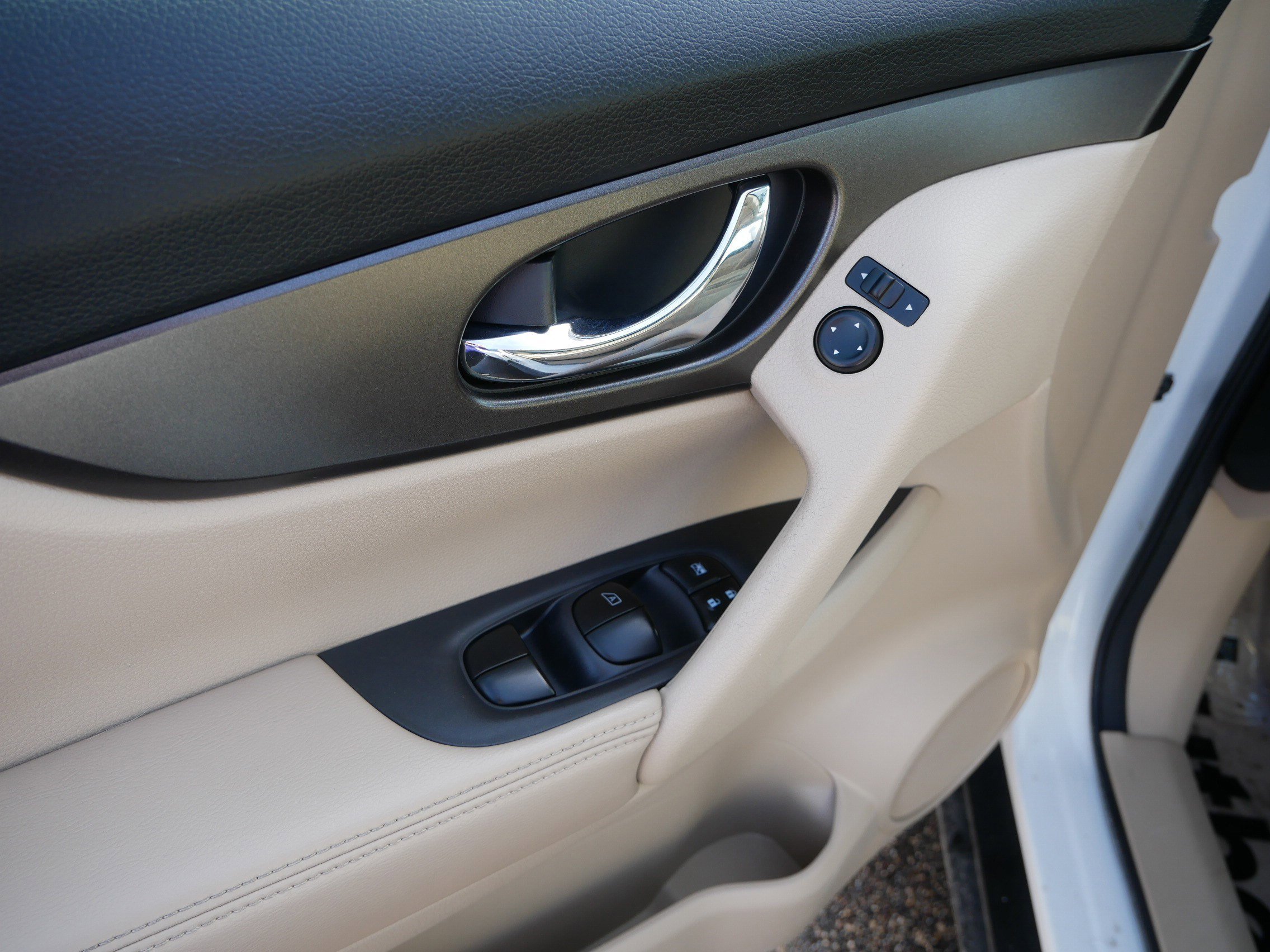 Used 2014 Nissan Rogue SV w/ SV Premium Package image 20