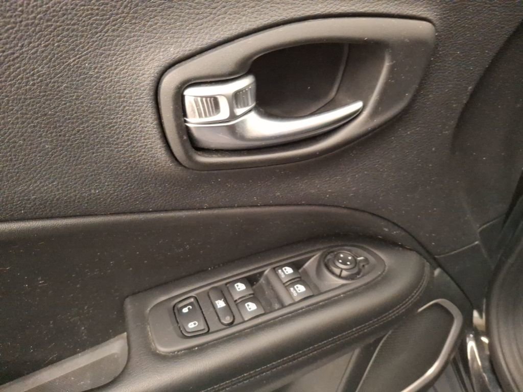 Used 2020 Jeep Compass Altitude image 16