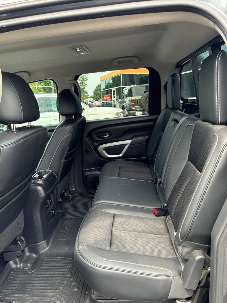Used 2017 Nissan Titan PRO-4X AWD/4WD image 10