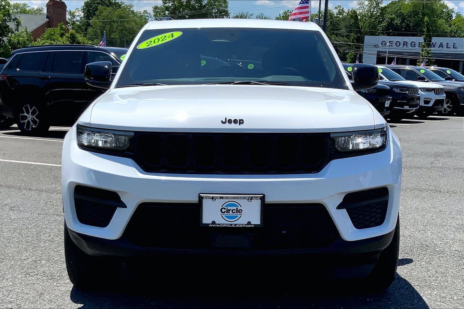 Certified 2024 Jeep Grand Cherokee Altitude AWD/4WD image 3