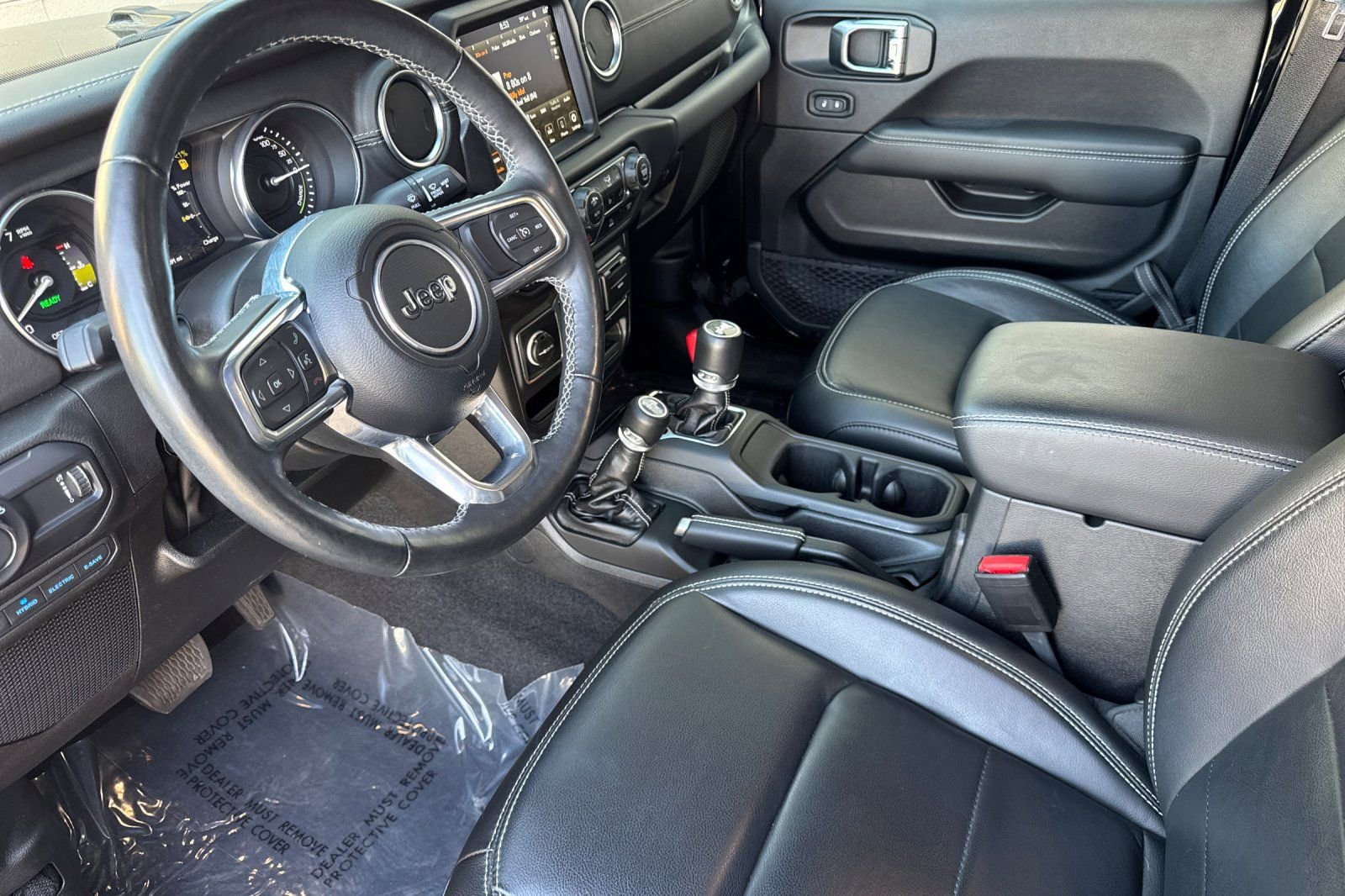 Used 2023 Jeep Wrangler Unlimited Sahara w/ Cold Weather Group AWD/4WD image 13
