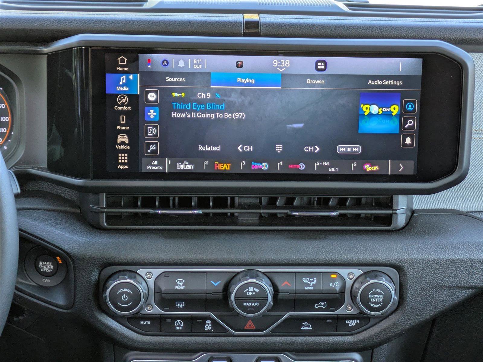 Used 2025 Jeep Wrangler Sahara w/ Safety Group AWD/4WD image 20