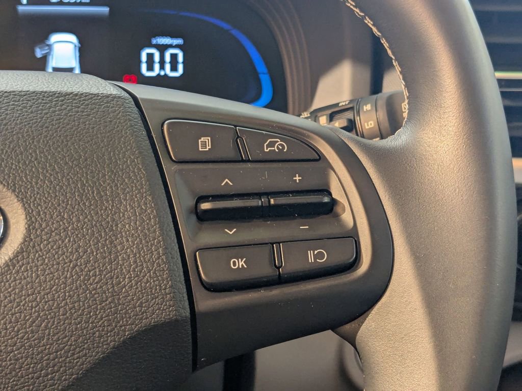 Used 2025 Hyundai Venue SEL image 27