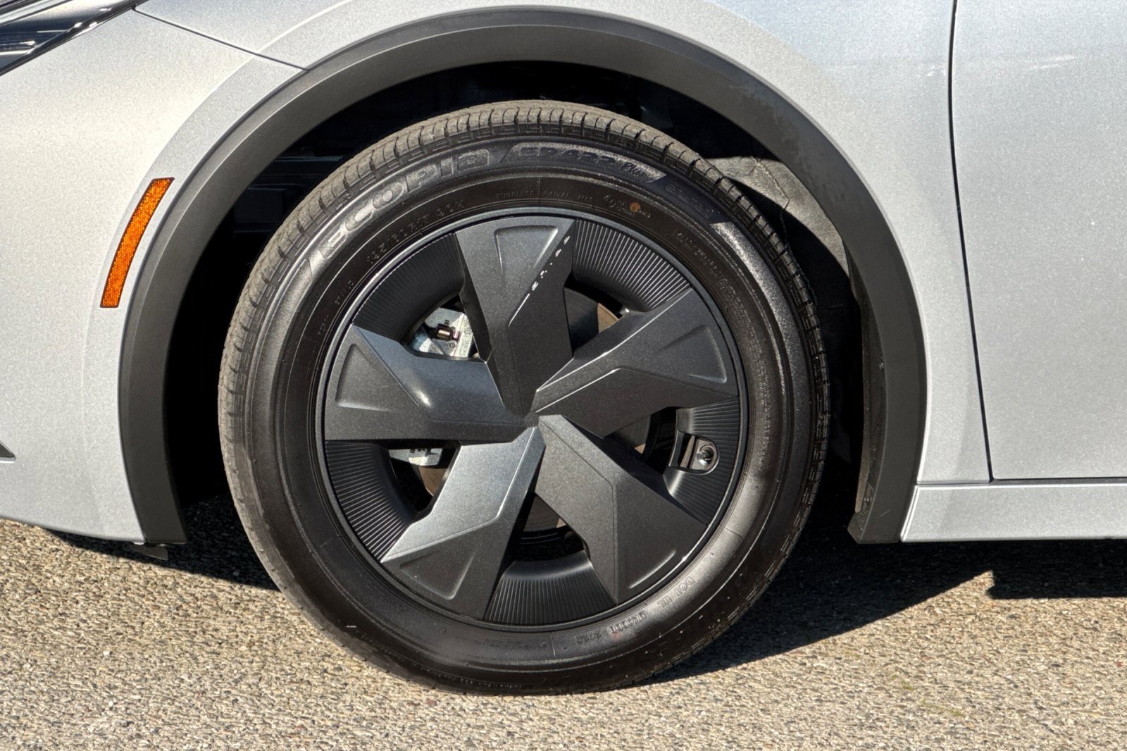 Certified 2025 Toyota Prius LE image 13