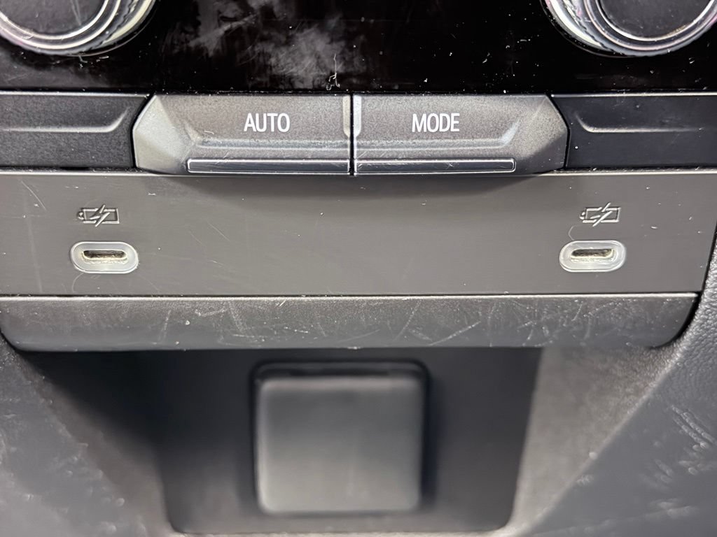 Used 2021 GMC Yukon SLE AWD/4WD image 25