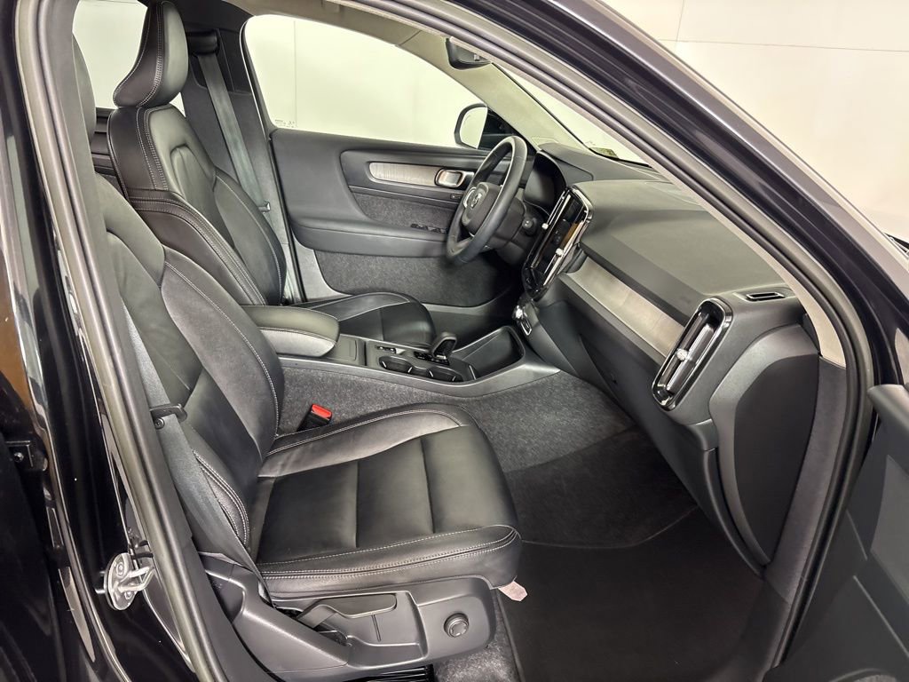 Used 2023 Volvo XC40 B5 Core w/ Protection Package Premier image 13