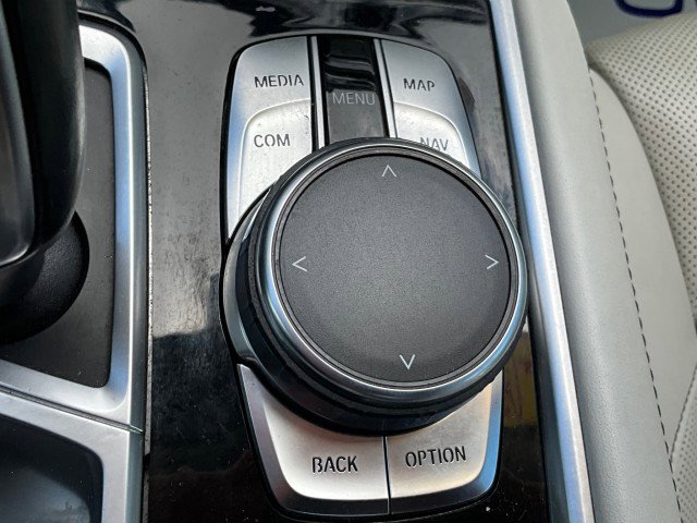 Used 2017 BMW 750i image 23