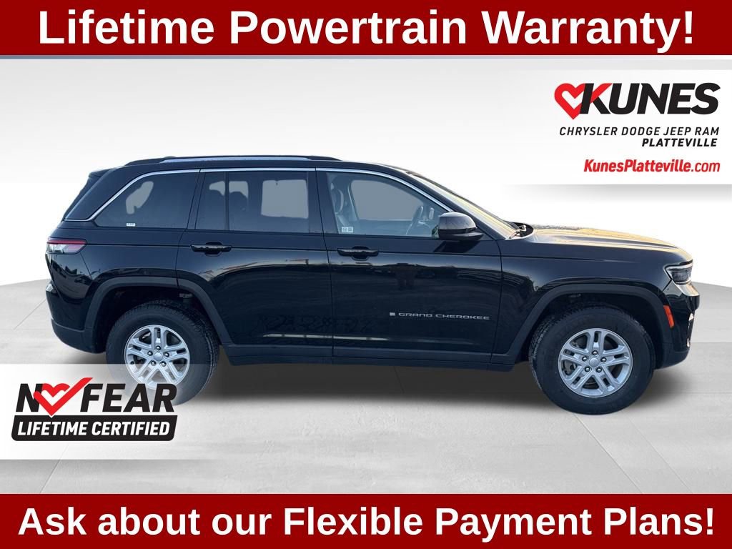 Used 2023 Jeep Grand Cherokee Laredo image 3