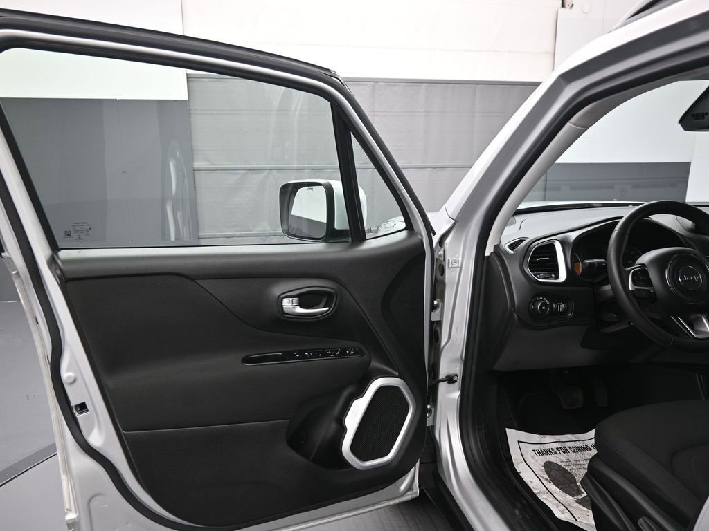 Used 2019 Jeep Renegade Latitude image 9