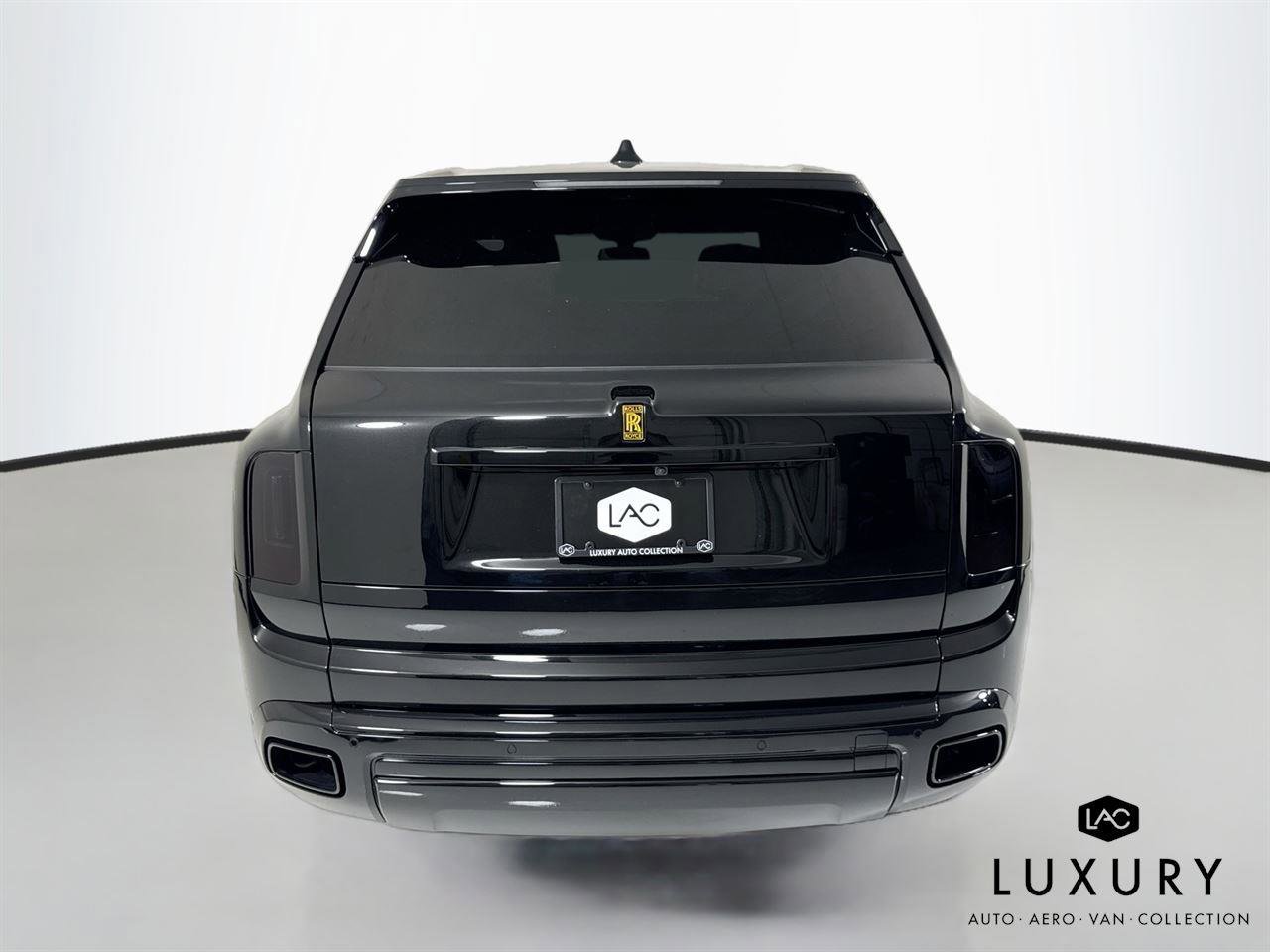Used 2022 Rolls-Royce Cullinan w/ Interior Detailing Package image 7