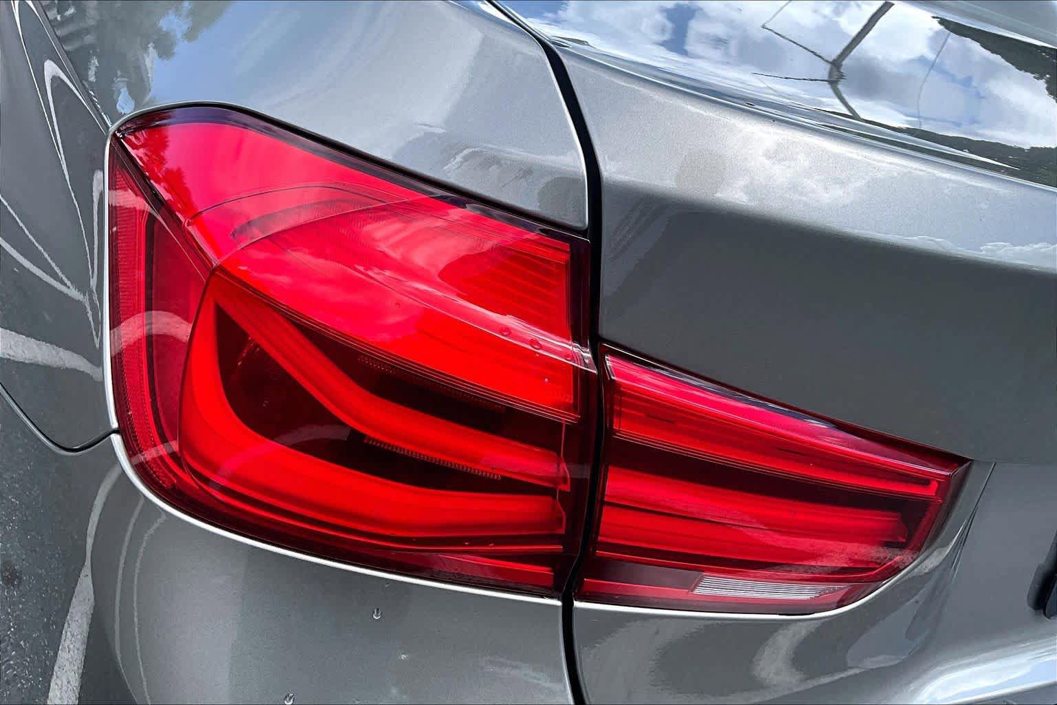 Used 2017 BMW 320i Sedan RWD image 29