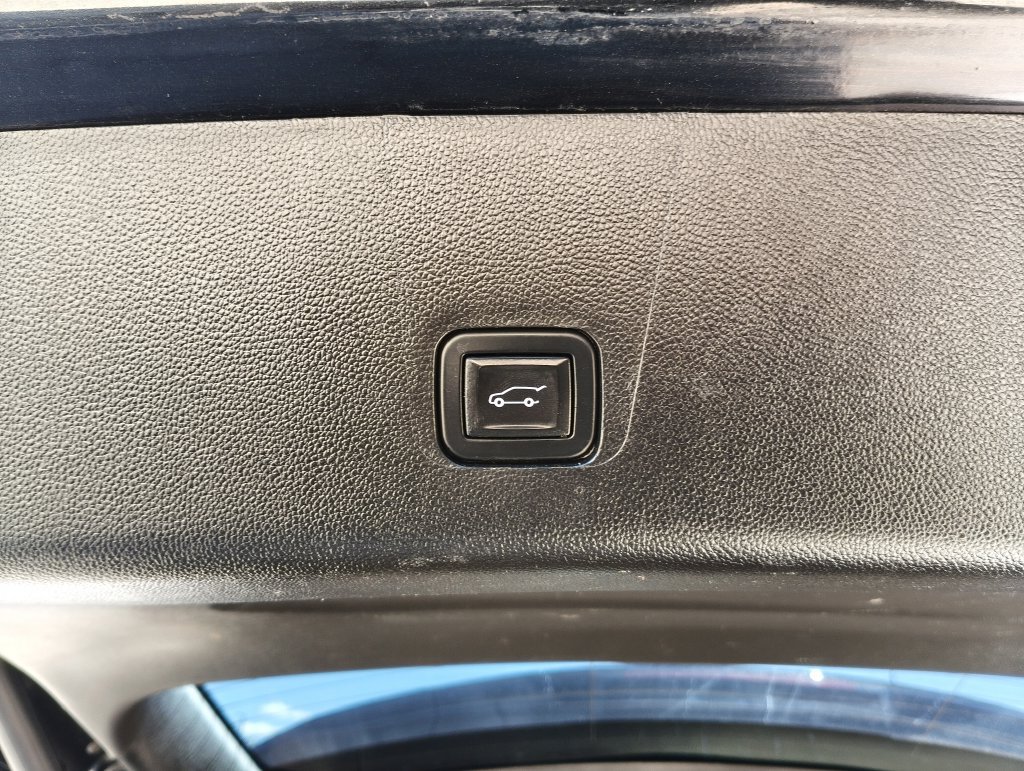 Used 2021 Chevrolet Traverse Premier w/ Redline Edition AWD/4WD image 16