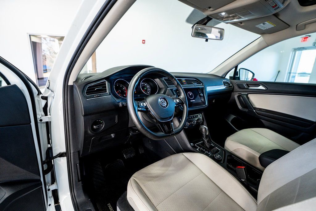 Used 2020 Volkswagen Tiguan SE w/ Panoramic Sunroof Package AWD/4WD image 34