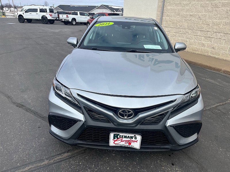 Used 2021 Toyota Camry SE FWD image 3