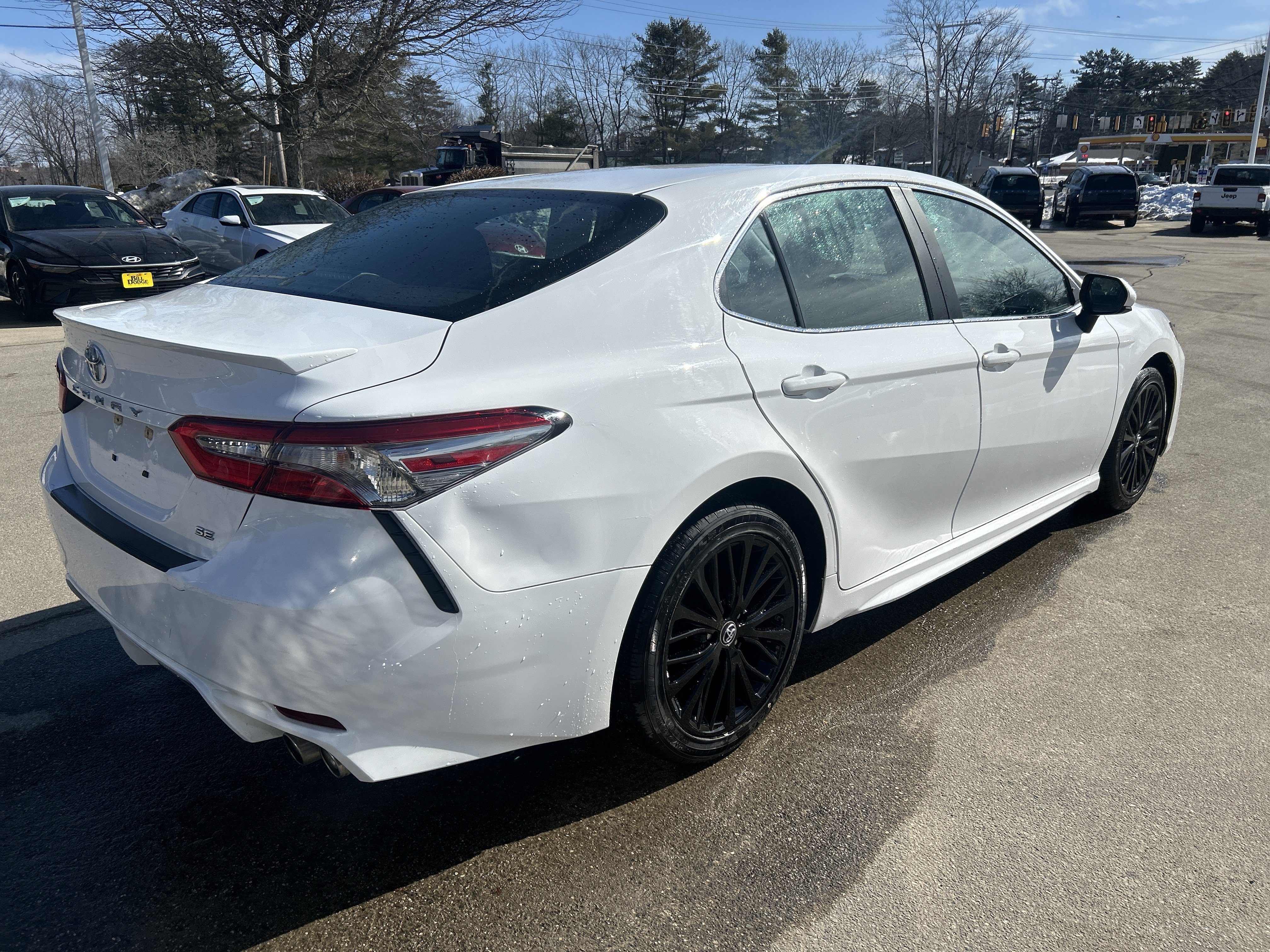 Used 2018 Toyota Camry SE w/ Moonroof Package image 5