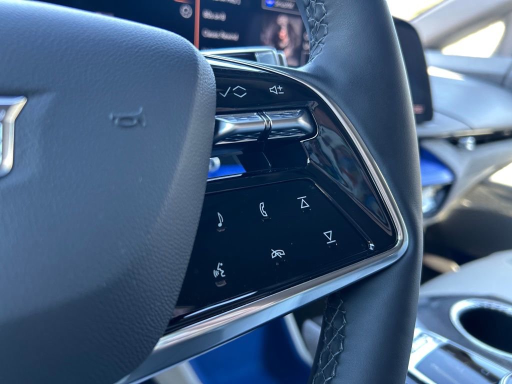 Used 2025 Cadillac Optiq Luxury 1 AWD/4WD image 25