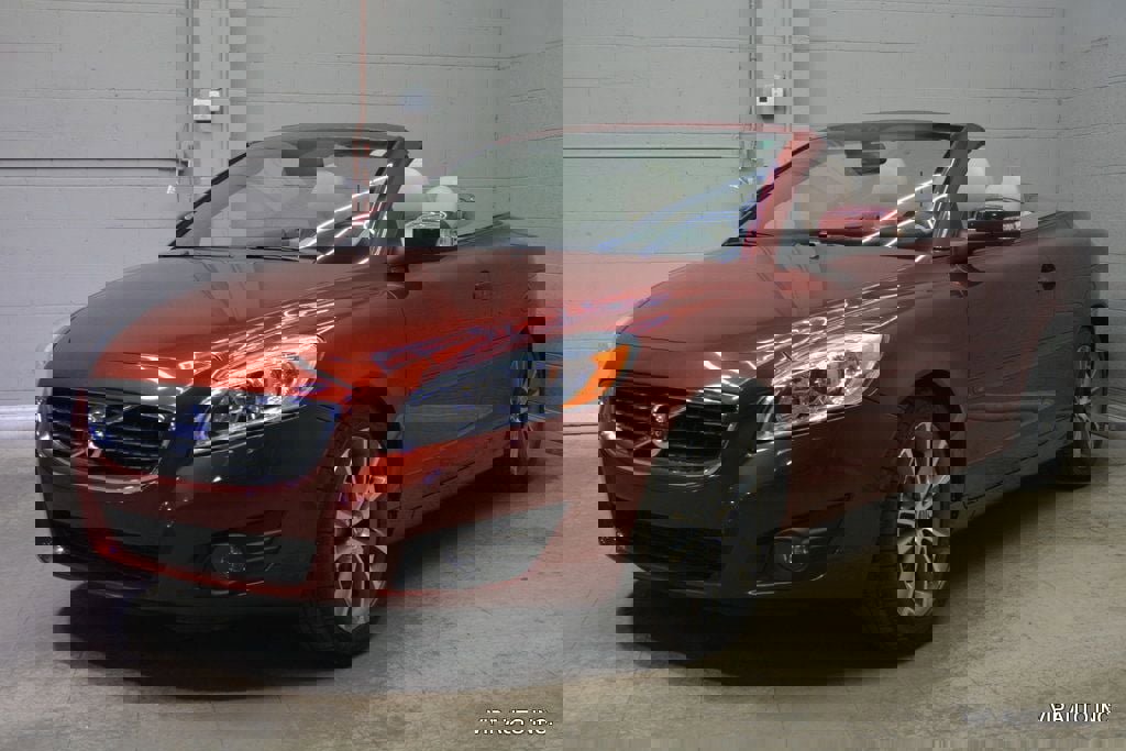 Used 2011 Volvo C70 T5 w/ Convenience Pkg FWD image 2