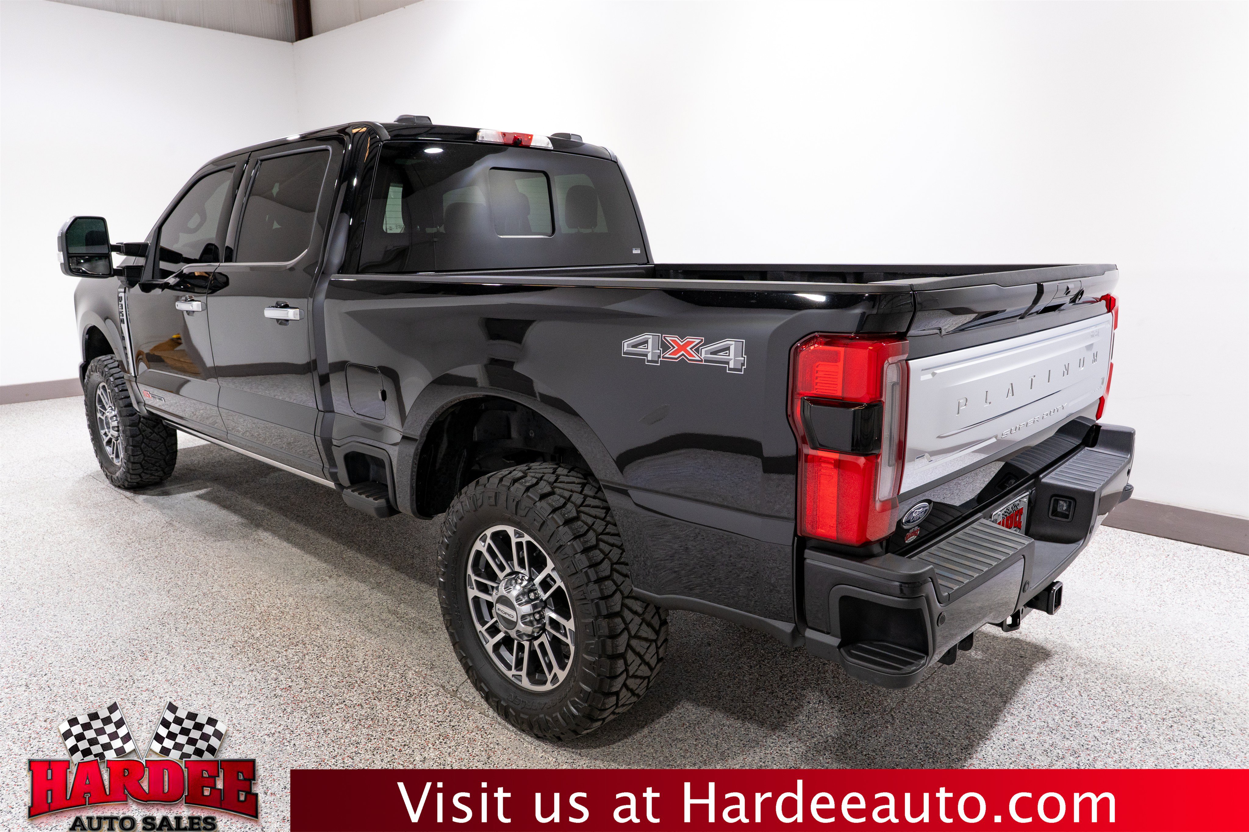 Used 2026 Ford F350 Platinum w/ Platinum Plus Package AWD/4WD image 3