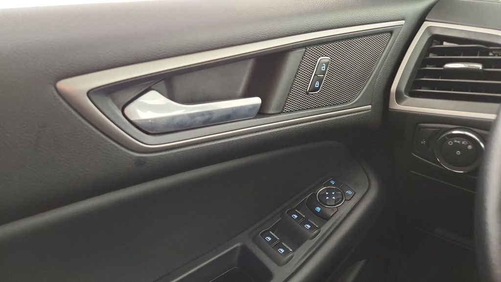 Used 2022 Ford Edge SEL AWD/4WD image 15
