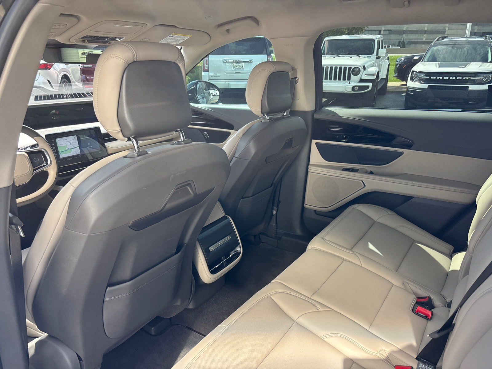 Used 2025 Lincoln Nautilus Premier AWD/4WD image 26