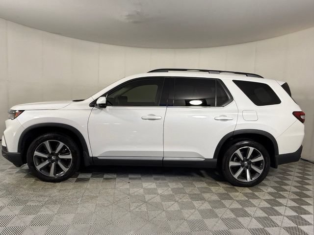 Used 2025 Honda Pilot Touring image 6