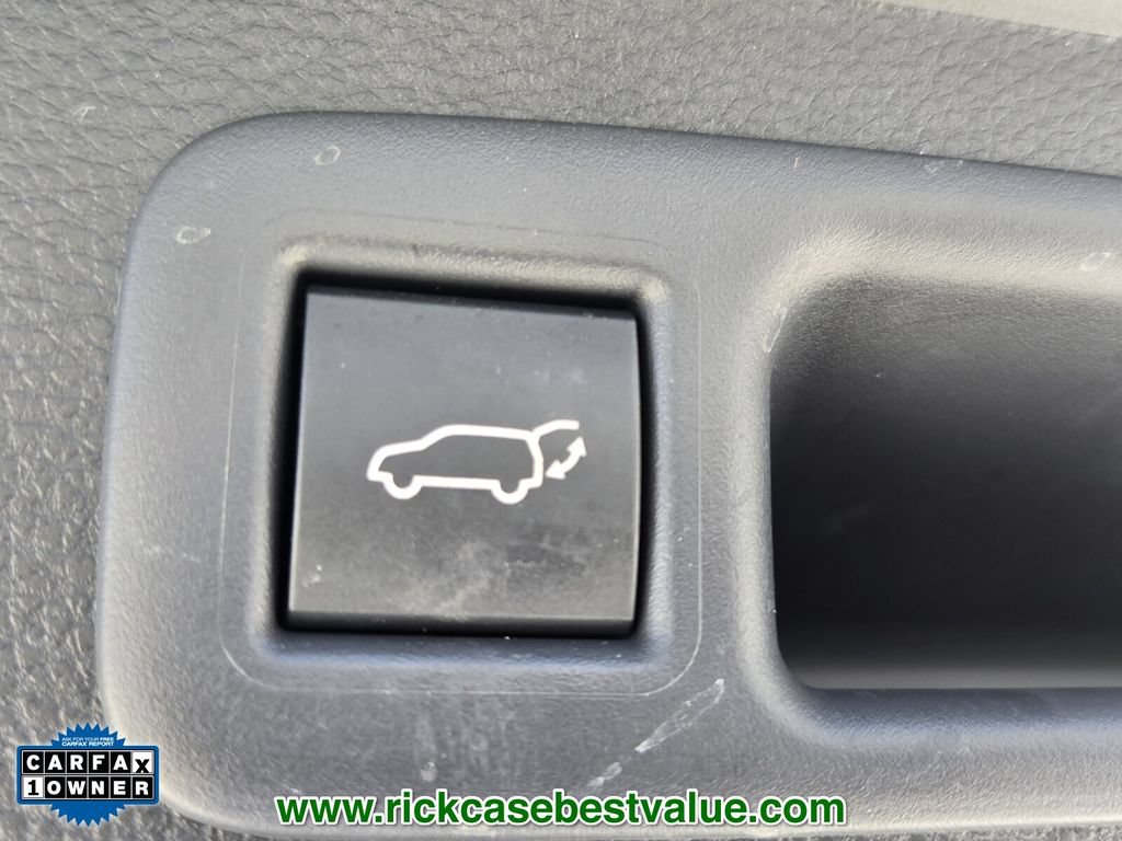 Used 2023 Toyota Highlander XLE FWD image 16