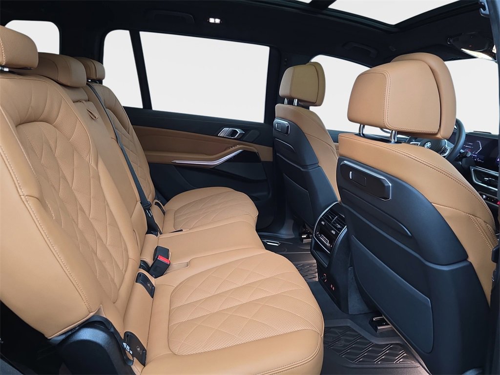 Used 2025 BMW X7 xDrive40i w/ M Sport Package image 14