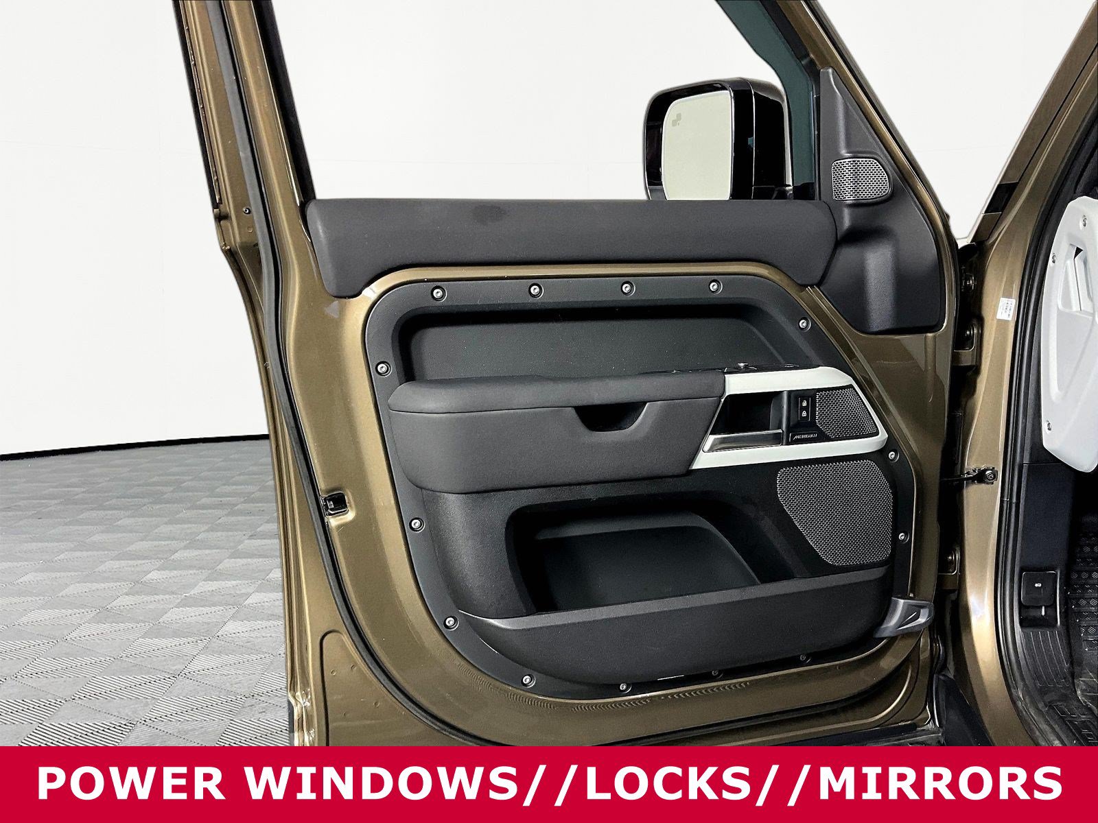 Used 2022 Land Rover Defender 110 S AWD/4WD image 19