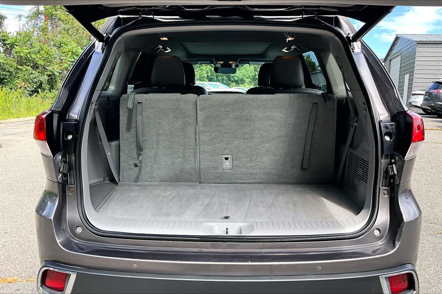 Used 2017 Toyota Highlander Limited Platinum w/ Carpet Mat Package AWD/4WD image 30