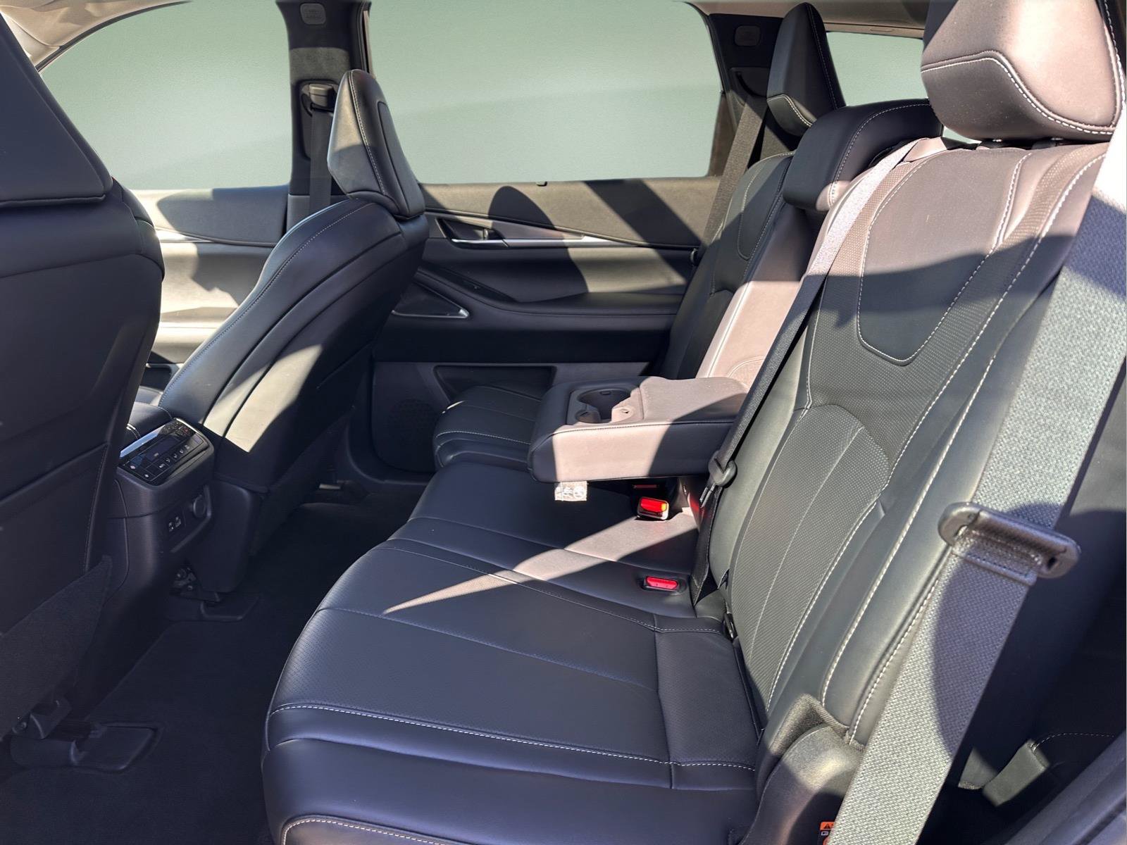 Certified 2023 INFINITI QX60 Luxe w/ Performance Audio Package FWD image 12