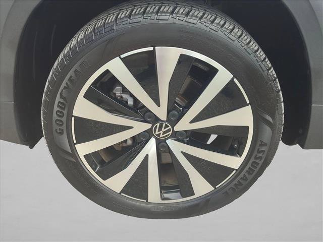 Used 2024 Volkswagen Taos SE FWD image 22