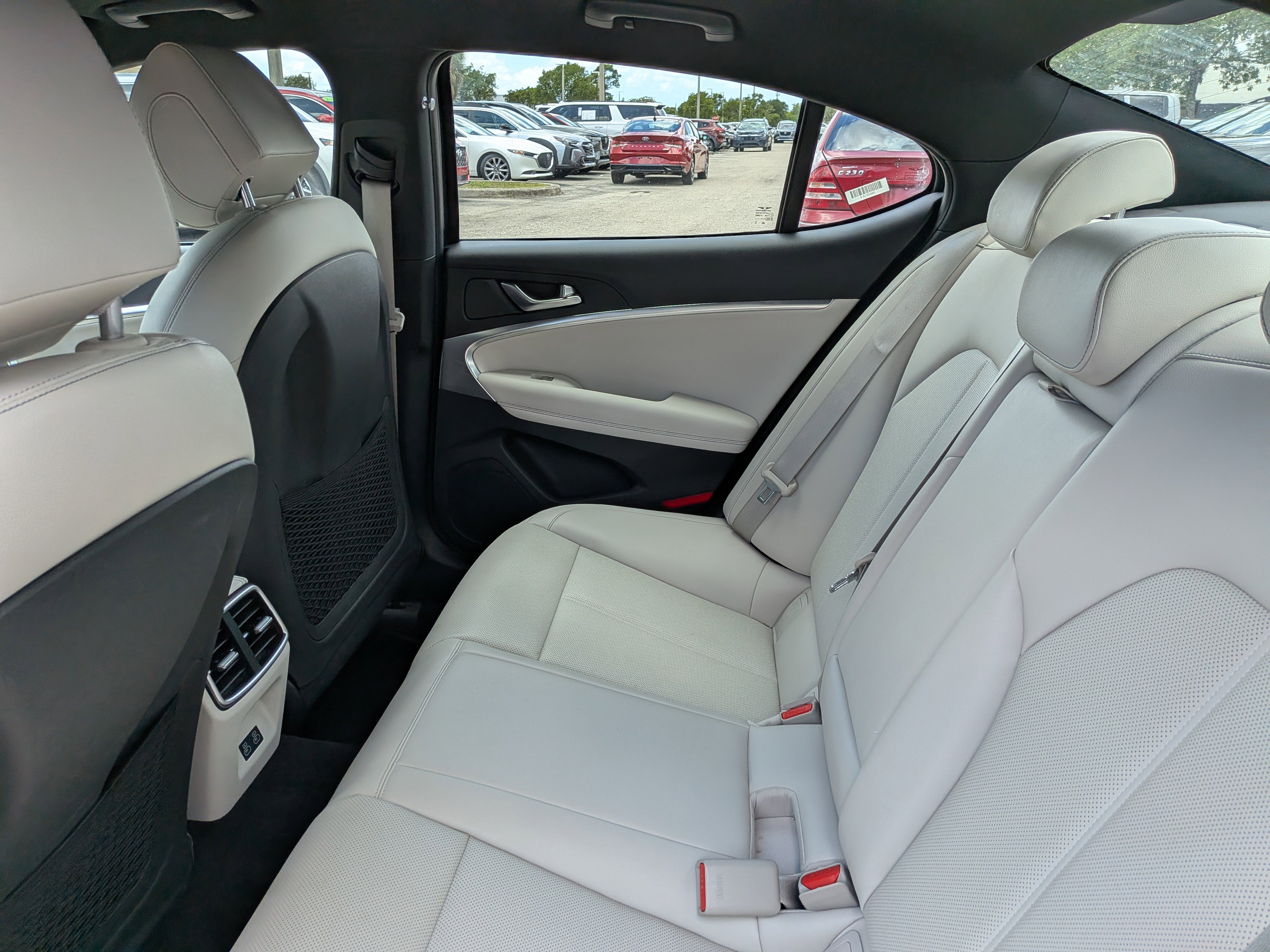 Used 2025 Genesis G70 2.5T RWD image 14