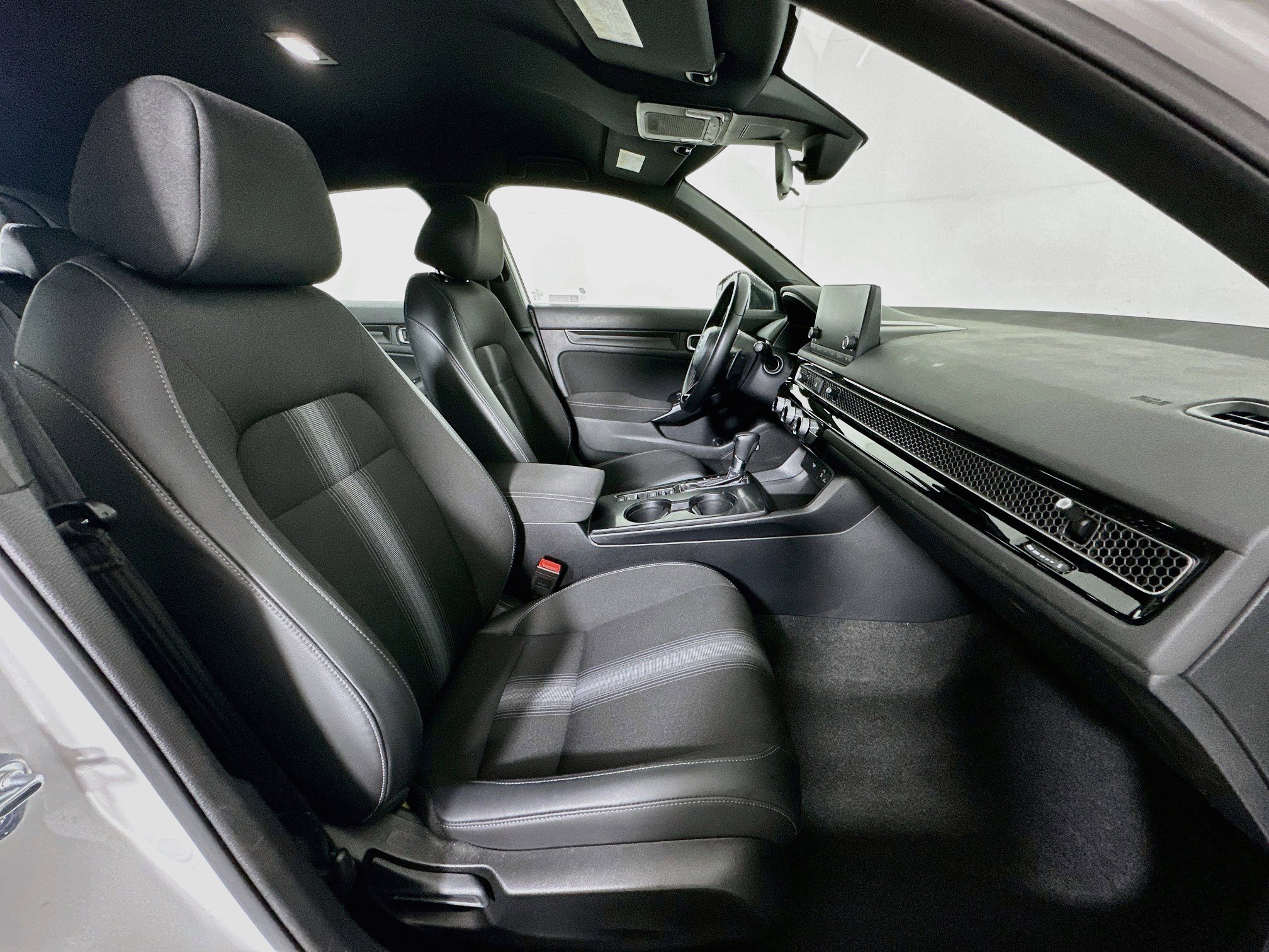 Used 2023 Honda Civic Sport image 29