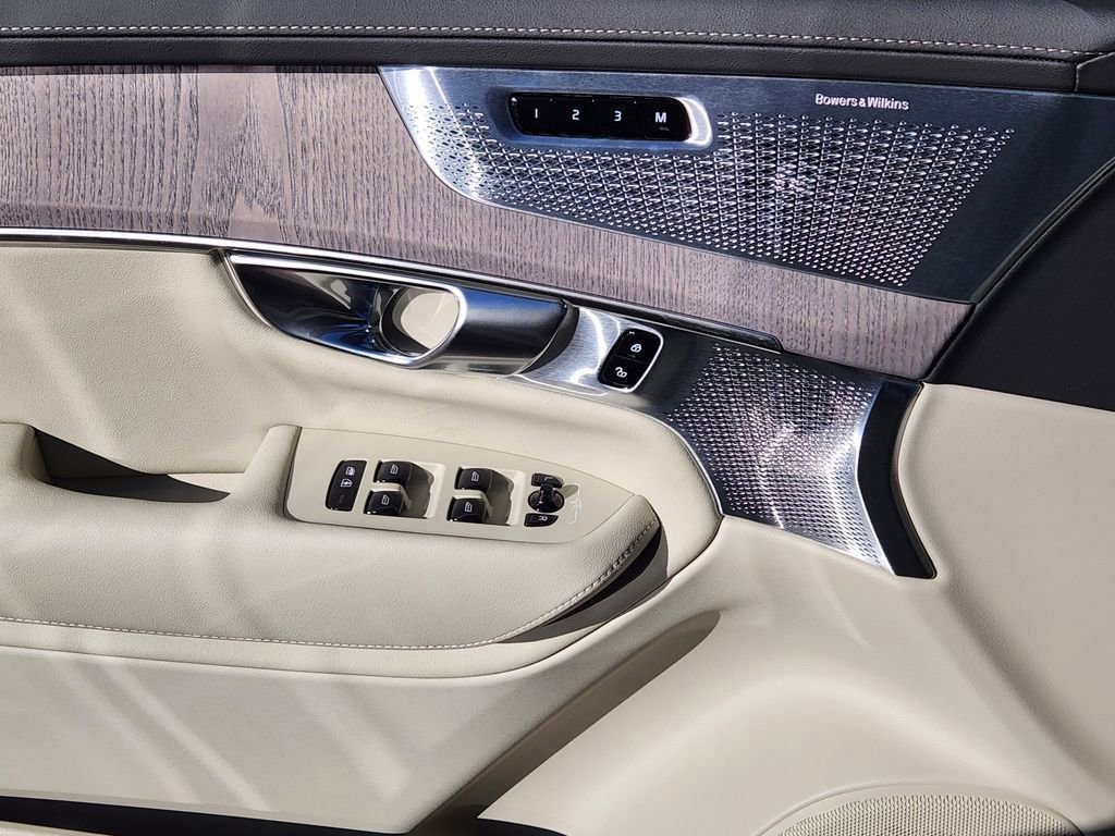 New 2026 Volvo XC90 T8 Ultra w/ Lounge Package image 12
