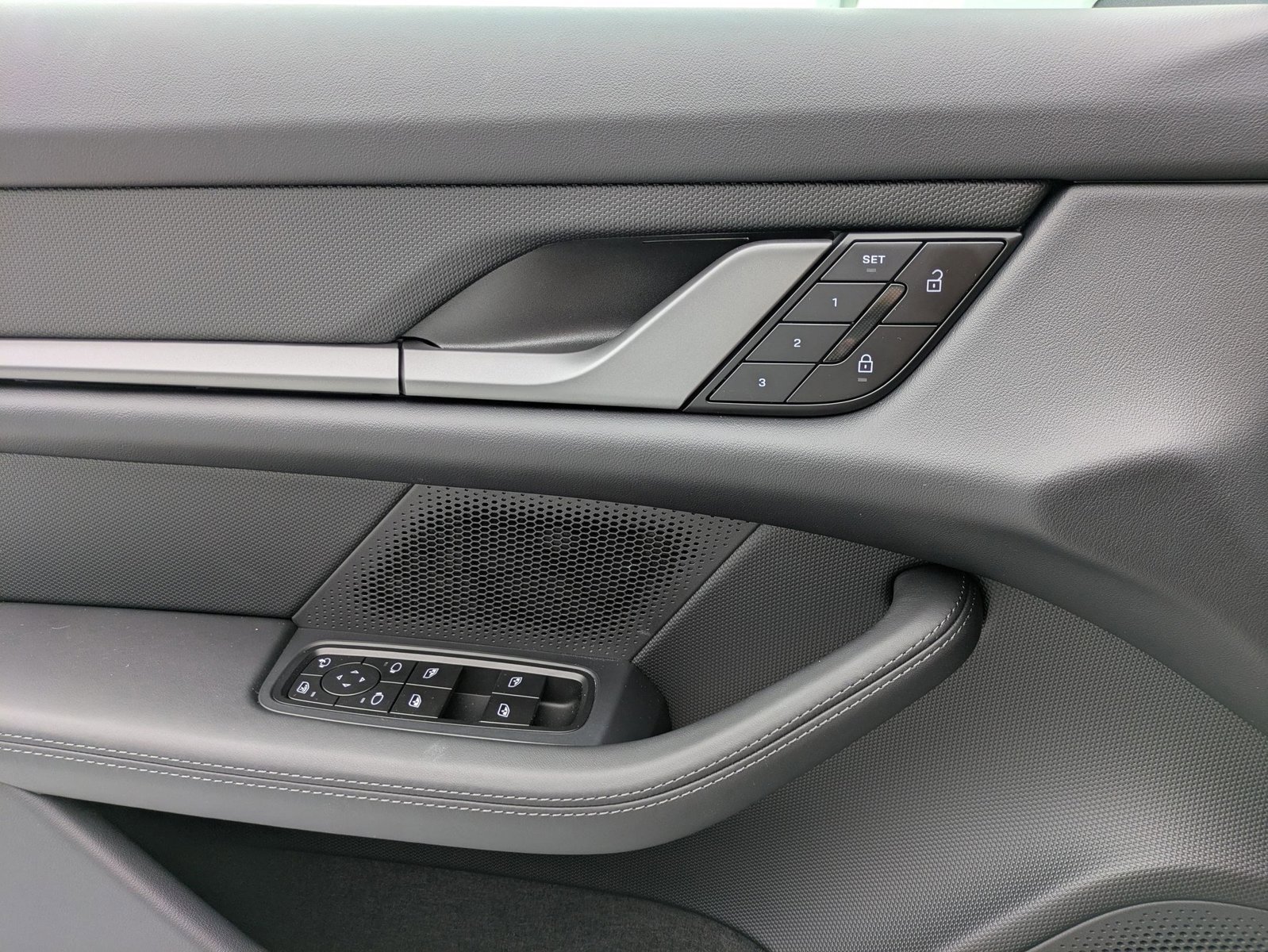 New 2025 Porsche Taycan image 13