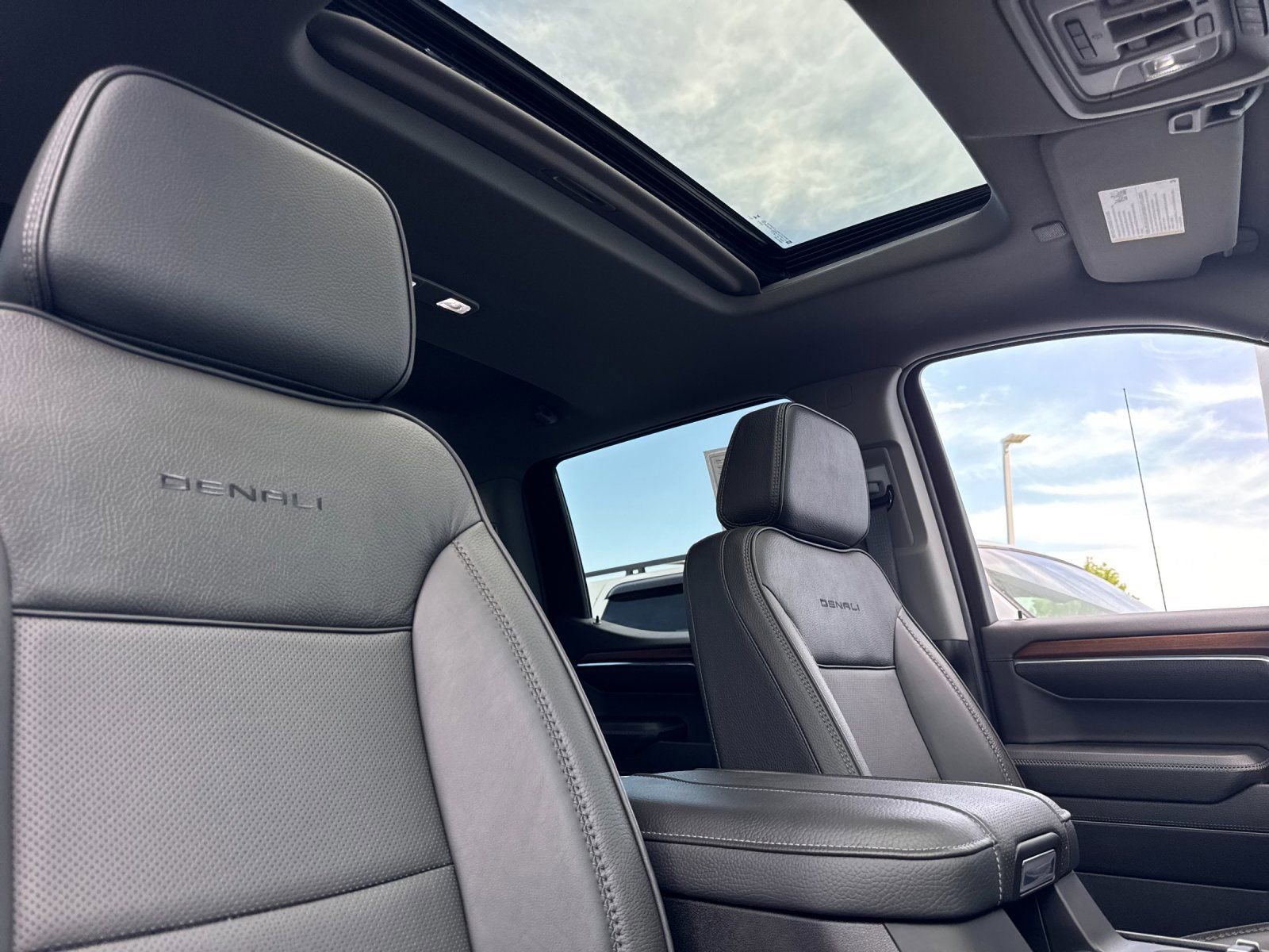 Used 2024 GMC Sierra 1500 Denali image 18