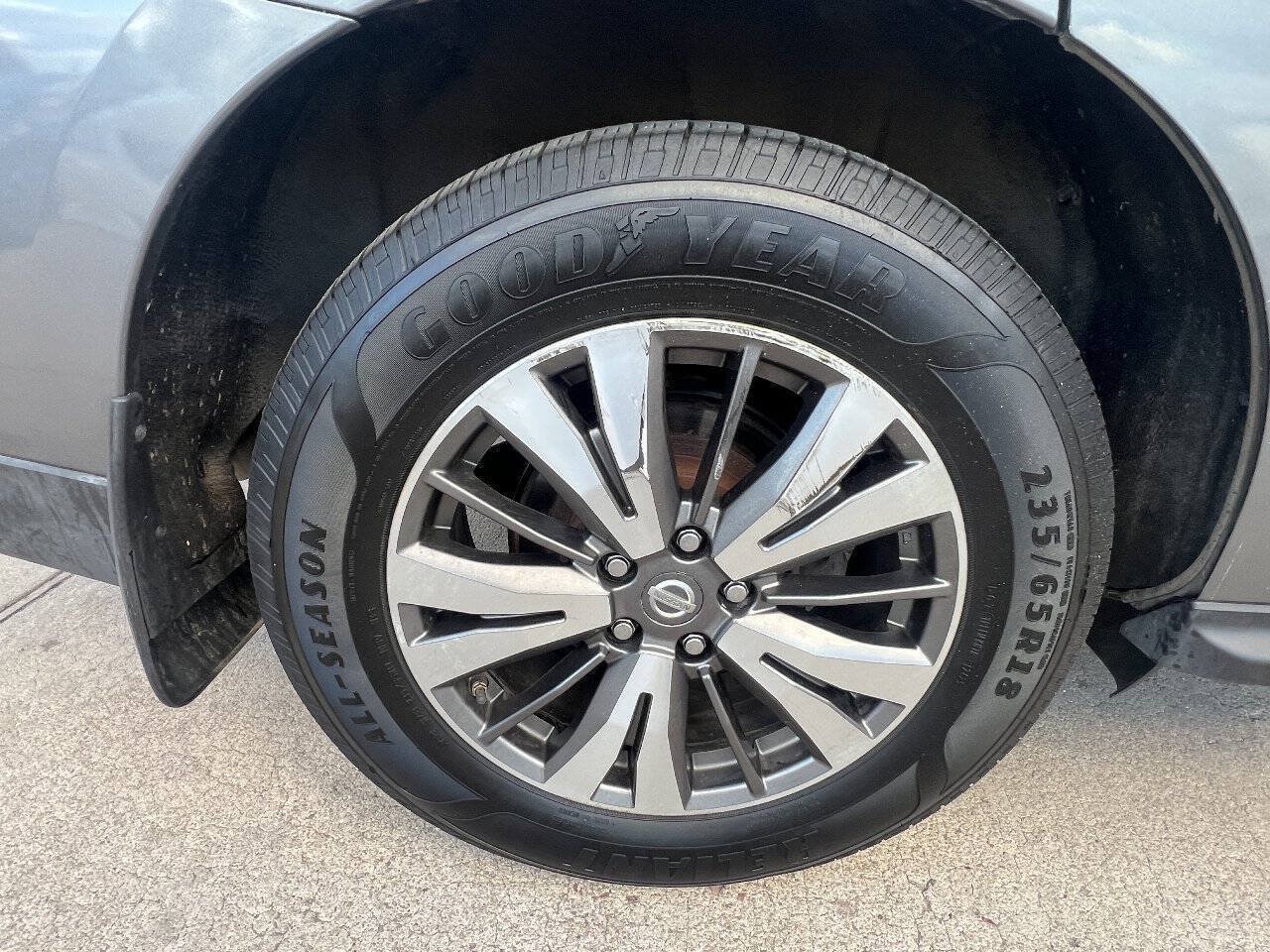Used 2019 Nissan Pathfinder SV AWD/4WD image 9