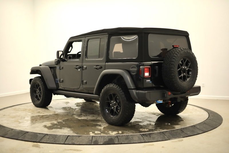 Used 2024 Jeep Wrangler Unlimited image 5