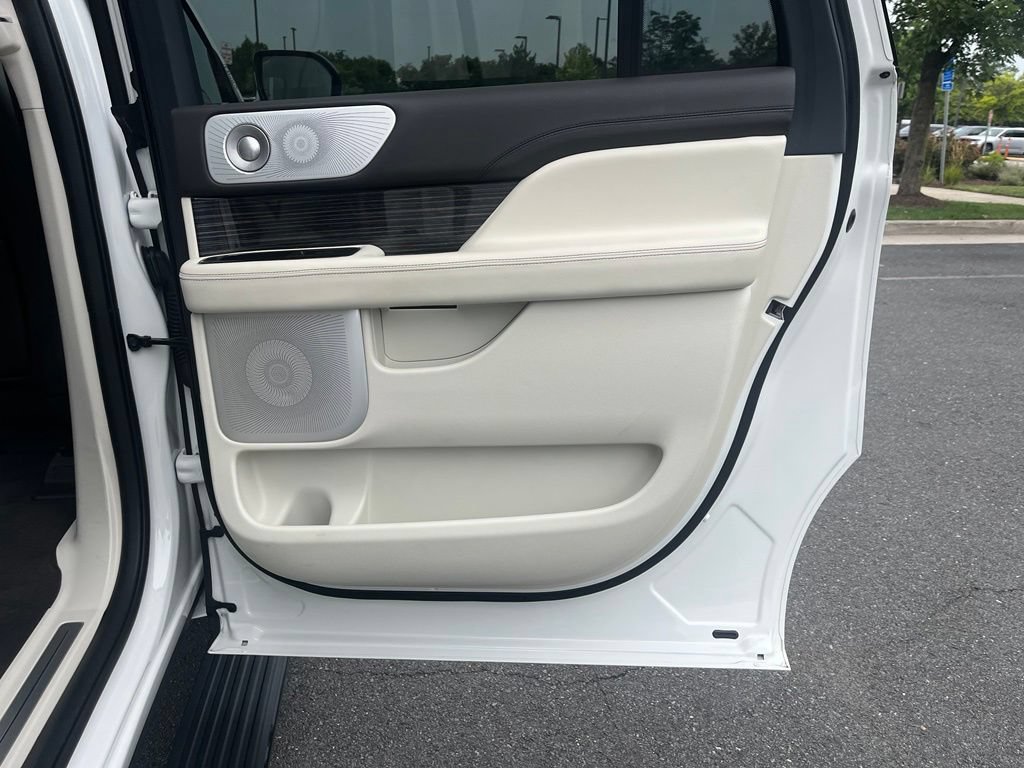 Used 2022 Lincoln Navigator L Black Label AWD/4WD image 23