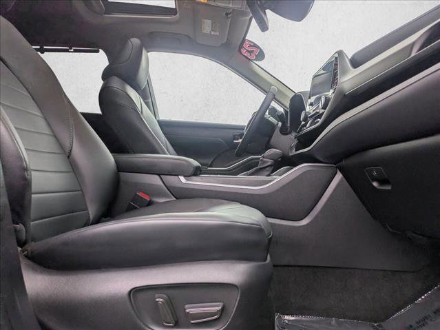 Used 2023 Toyota Highlander XLE image 26