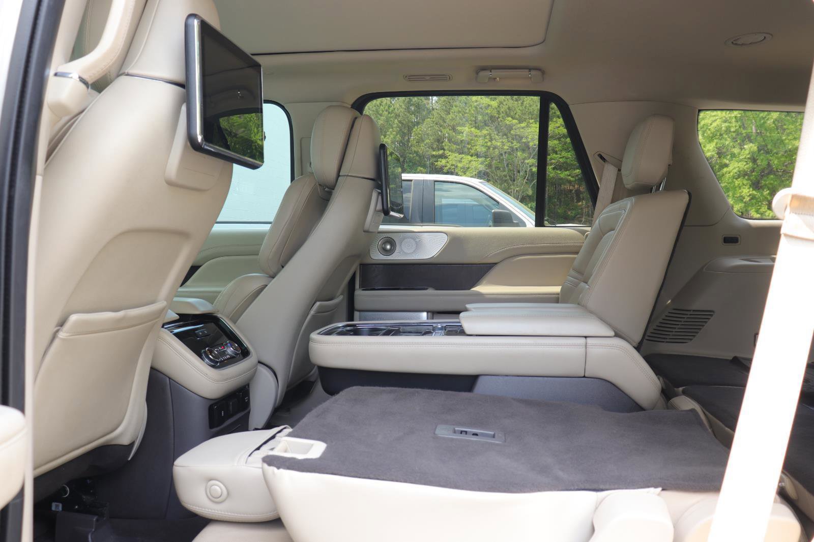 Used 2020 Lincoln Navigator Reserve w/ Luxury Package image 13