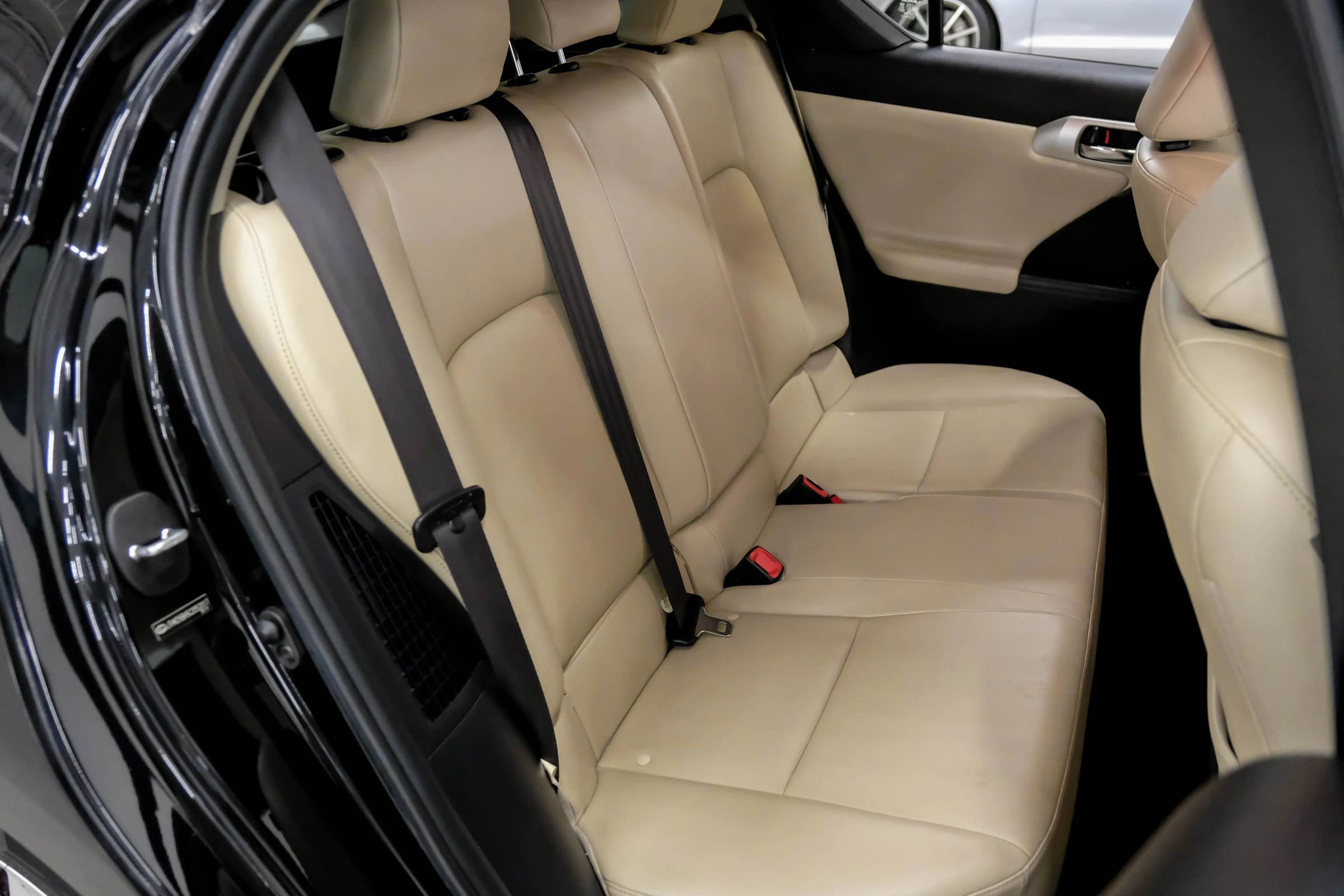 Used 2012 Lexus CT 200h Premium image 38