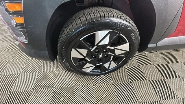 Certified 2025 Hyundai Kona SEL AWD/4WD image 9