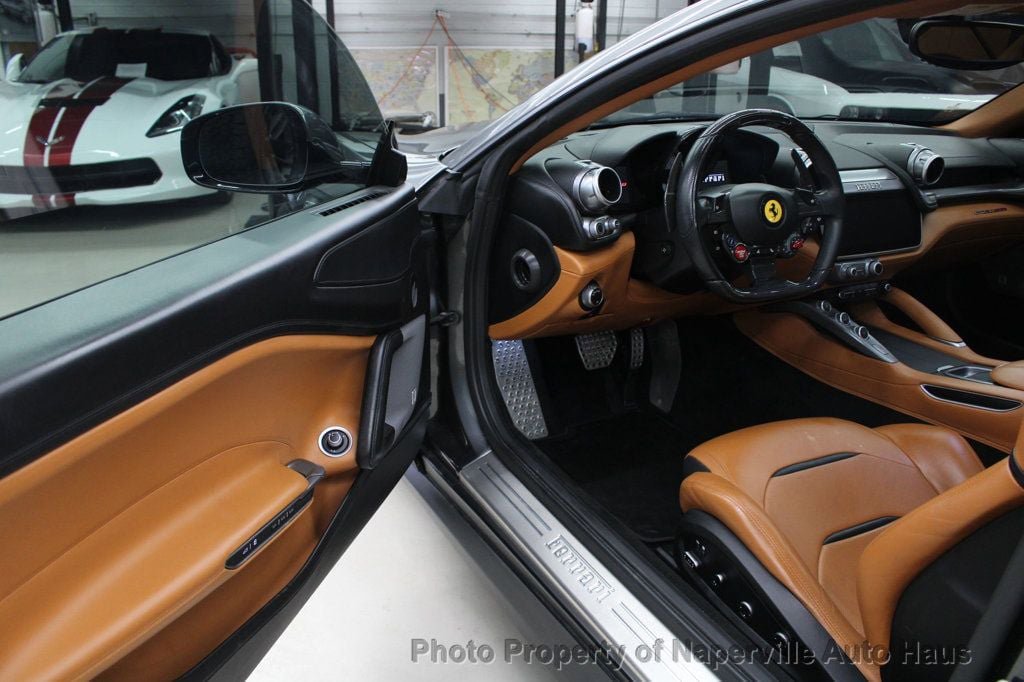 Used 2017 Ferrari GTC4Lusso AWD/4WD image 13