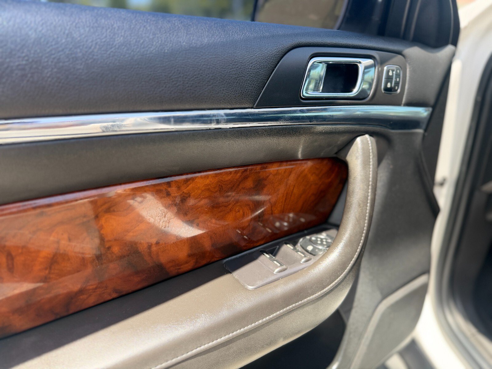 Used 2013 Lincoln MKS AWD image 8