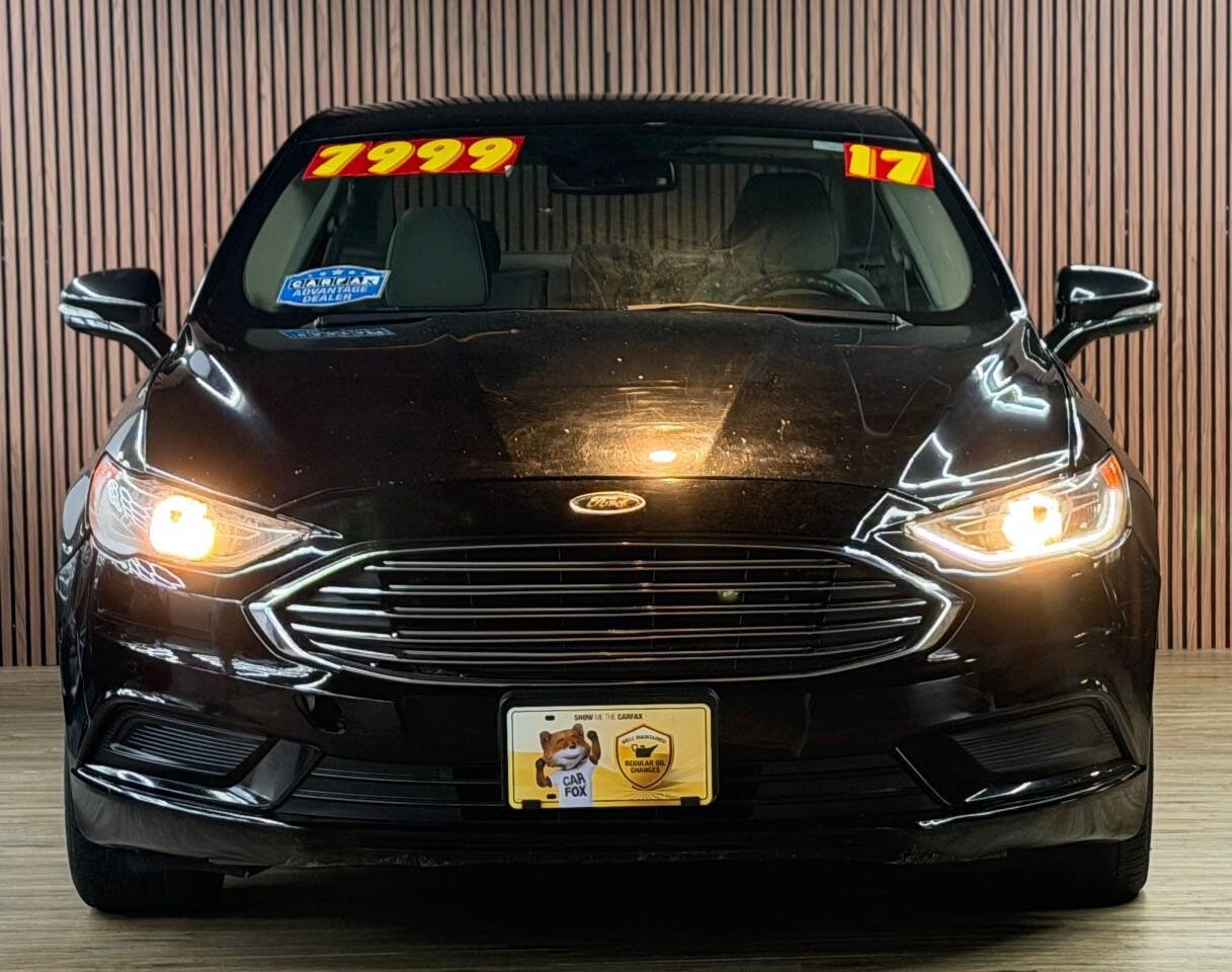 Used 2017 Ford Fusion SE image 2