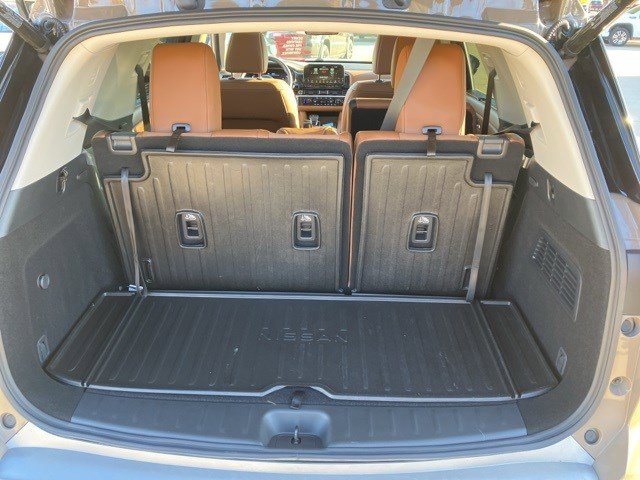Used 2024 Nissan Pathfinder Platinum w/ Cargo Package image 28